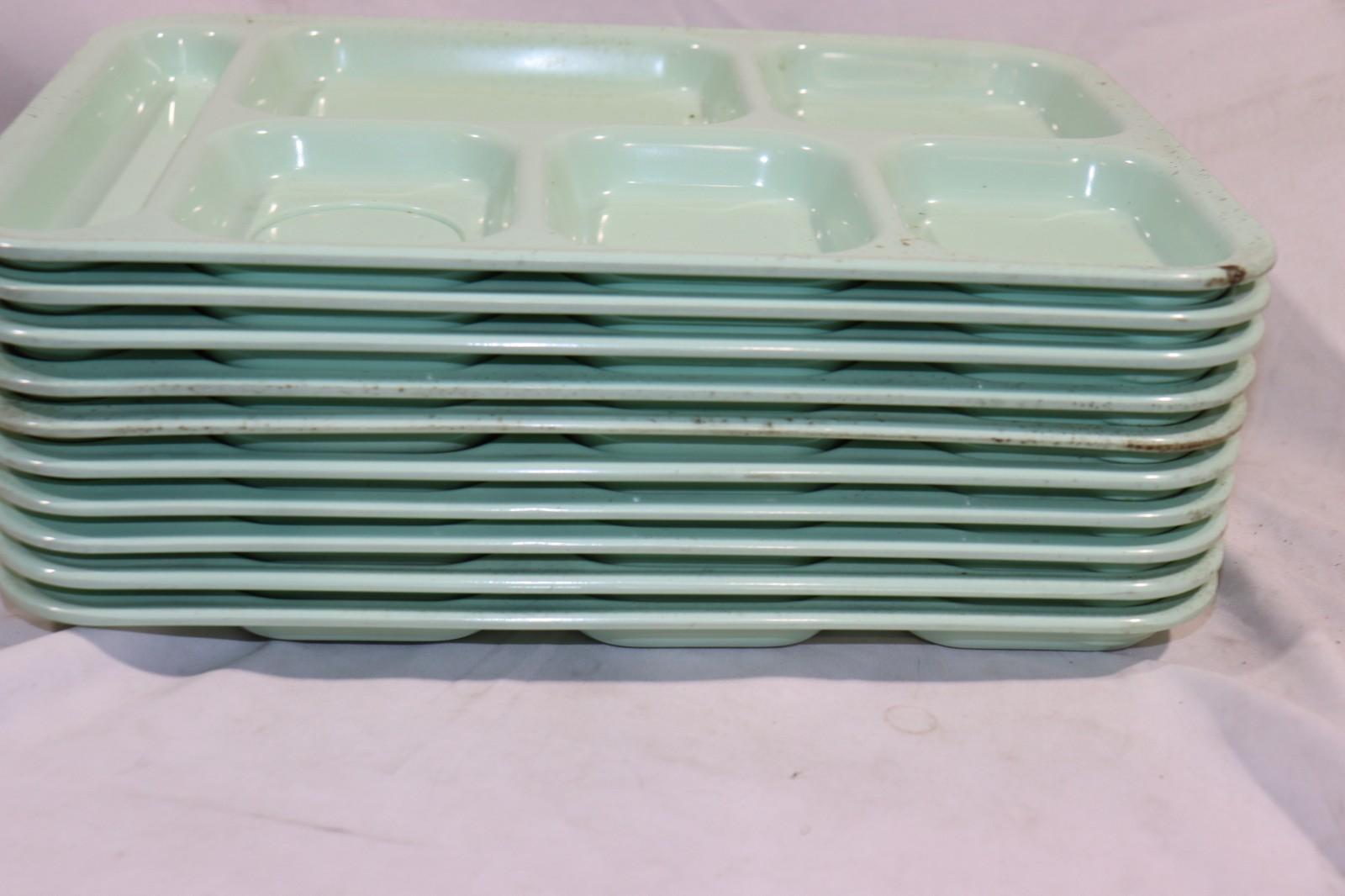 10 Pack - Carlisle 6 Compartment Cafeteria Food Tray Green 14-1/2" x 10" - NMB Restaurant Equipment