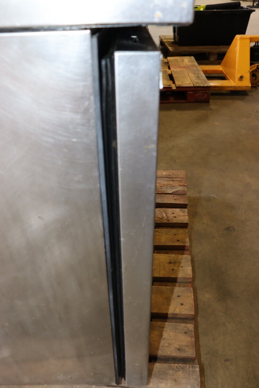 True TUC-27-LP 27 in Undercounter Cooler Stainless Steel w/ Digital Display