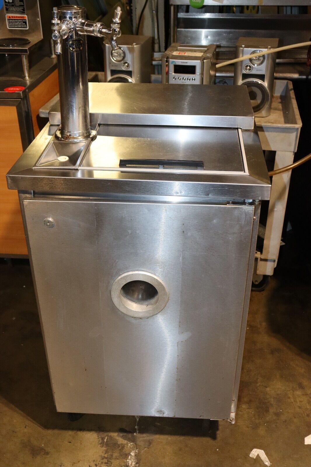 Beverage Air BM23C 24" Kegerator, Dual Perlick Tap, w/ Round Glass, Tested