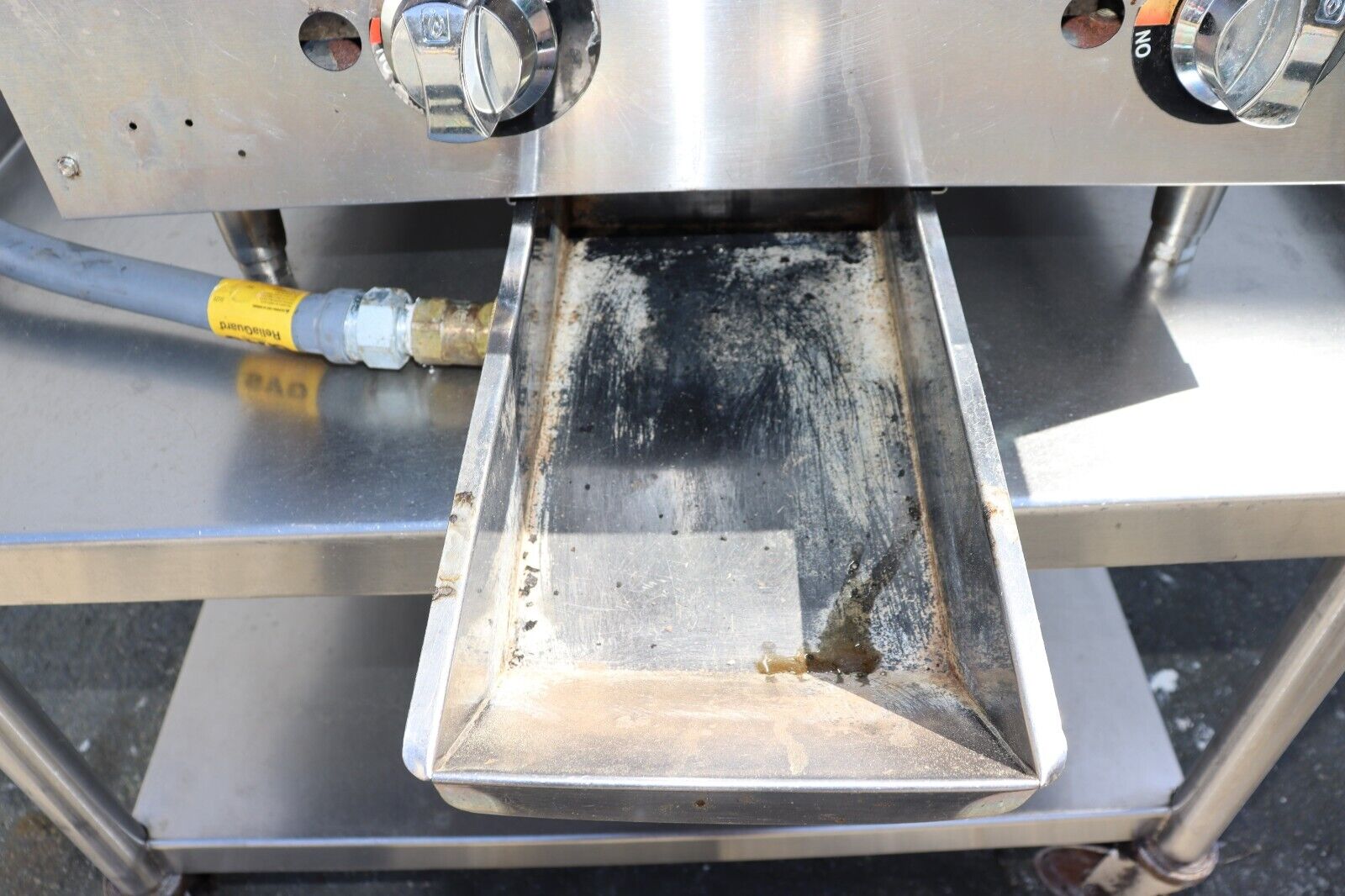 Star 24" Manual GriddleGriddle Flat Top Grill Stove Natural Gas, Manual, Used