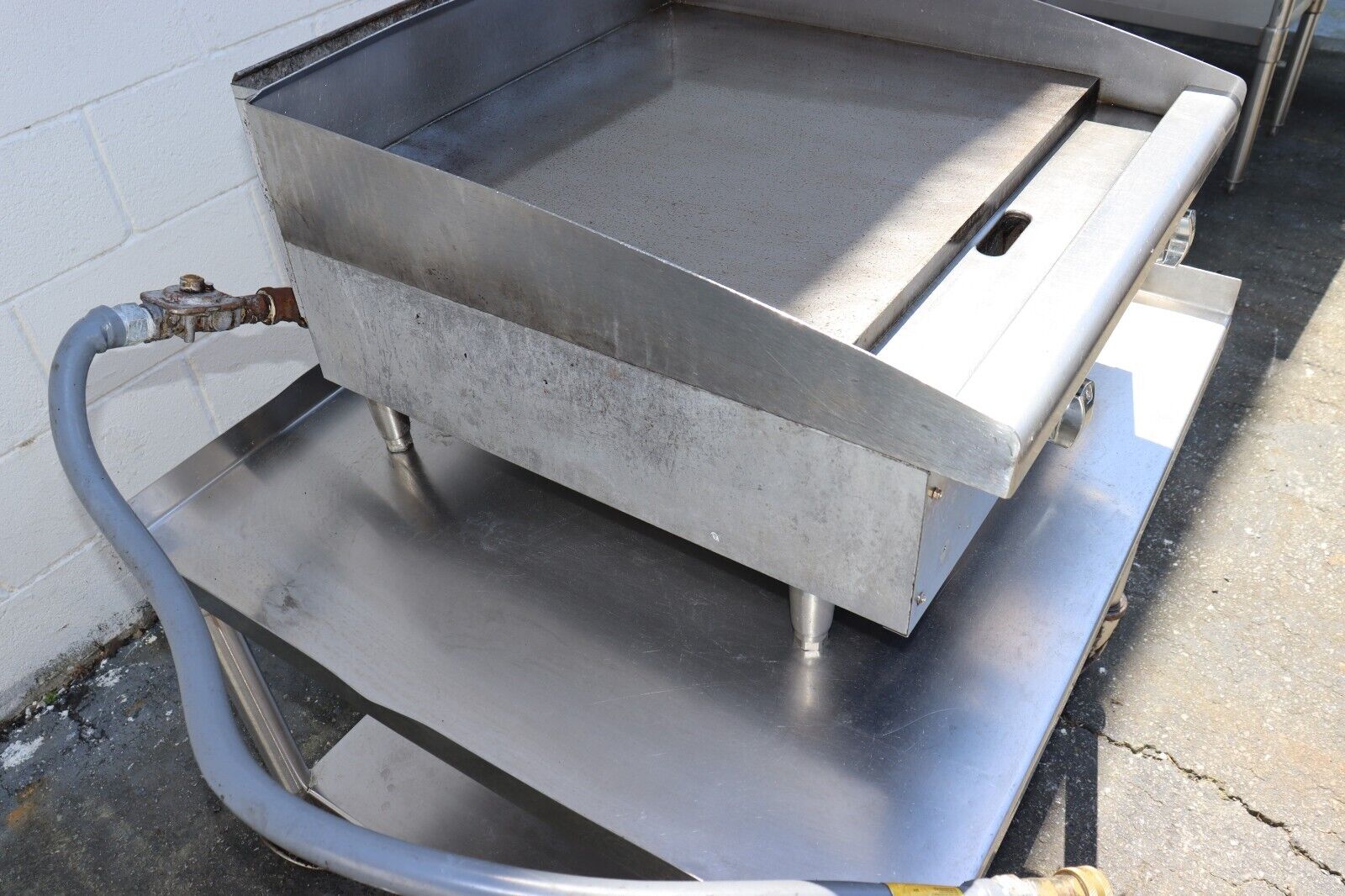 Star 24" Manual GriddleGriddle Flat Top Grill Stove Natural Gas, Manual, Used