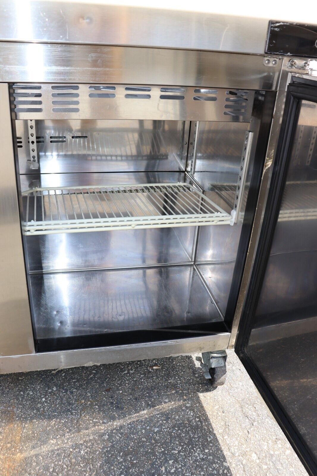 Kool-It KSTM-72-3 72" Mega Top Sandwich Salad Prep Table 3 Doors, 30 Pans, Used