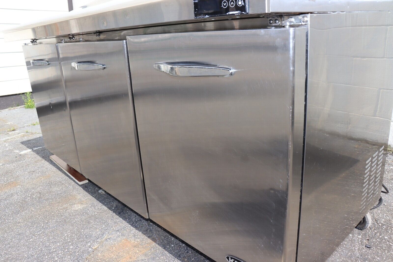 Kool-It KSTM-72-3 72" Mega Top Sandwich Salad Prep Table 3 Doors, 30 Pans, Used