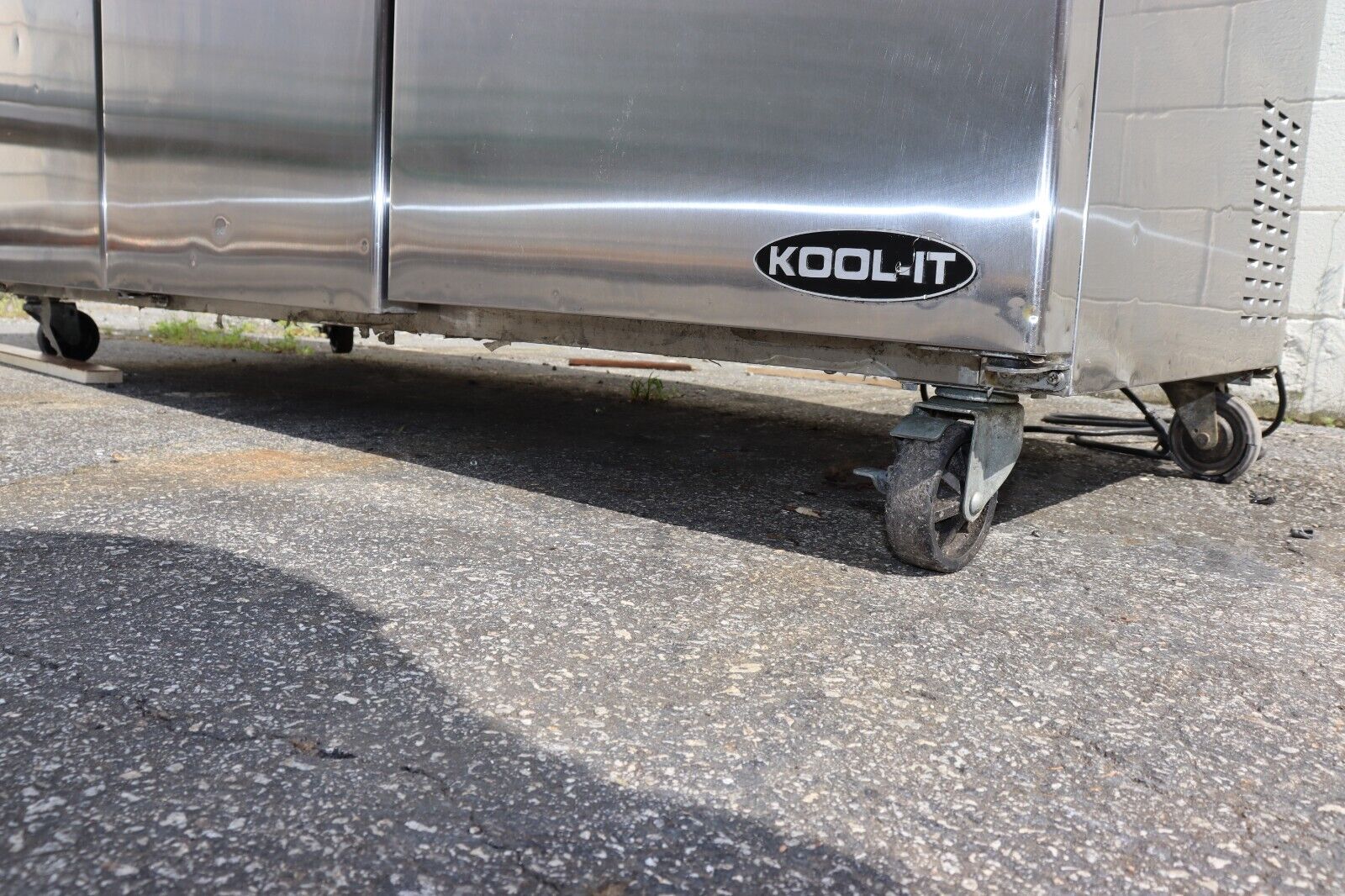 Kool-It KSTM-72-3 72" Mega Top Sandwich Salad Prep Table 3 Doors, 30 Pans, Used