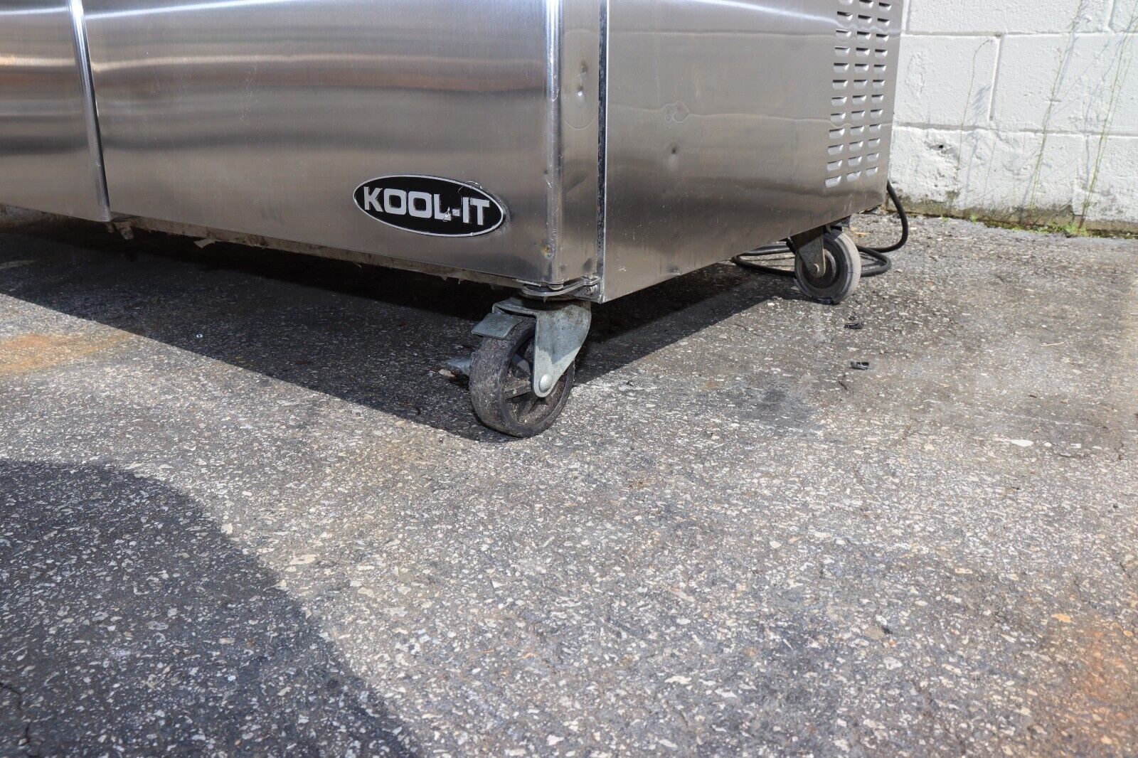 Kool-It KSTM-72-3 72" Mega Top Sandwich Salad Prep Table 3 Doors, 30 Pans, Used