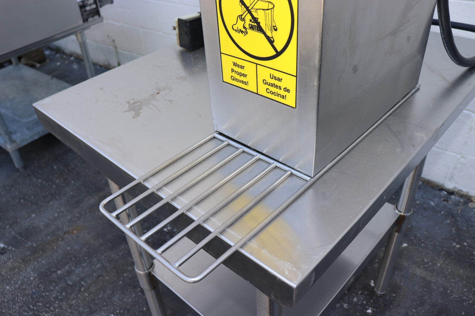 Bunn H5X 12500.0060 5 Gal Hot Water Dispenser, 208V, 1PH, Used, Clean