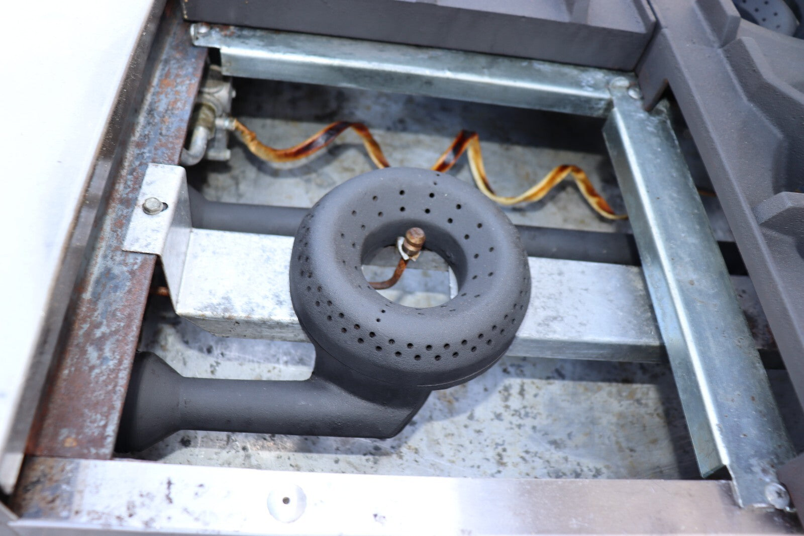 American Range AR424 4 Burner Range Nat Gas w/ Thermostat Control Oven, Used