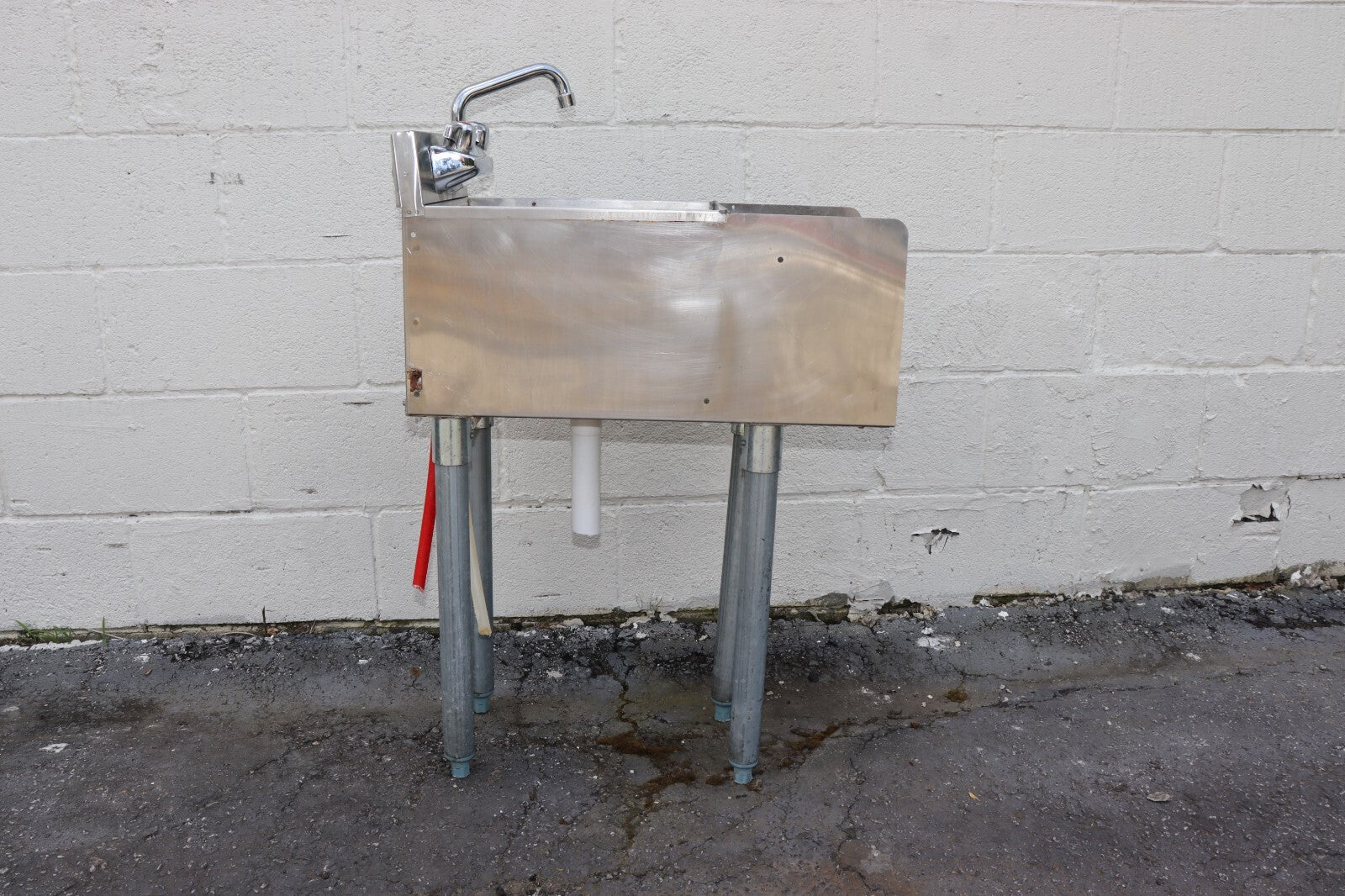 Krowne 1812BD 1800 Series 12" Blender Station & Dump Sink w/ Four Legs, Used