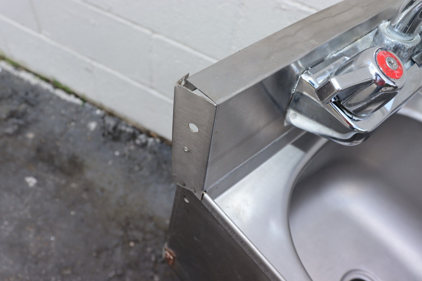 Krowne 1812BD 1800 Series 12" Blender Station & Dump Sink w/ Four Legs, Used