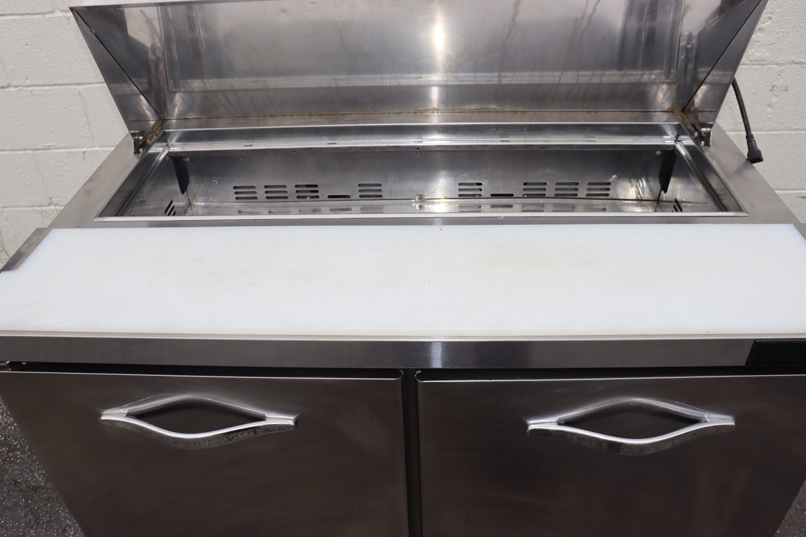 Kool-It KST-48-2 48" Sandwich / Salad Prep Table w/ 2 Doors, 18 Pans, Used CLEAN