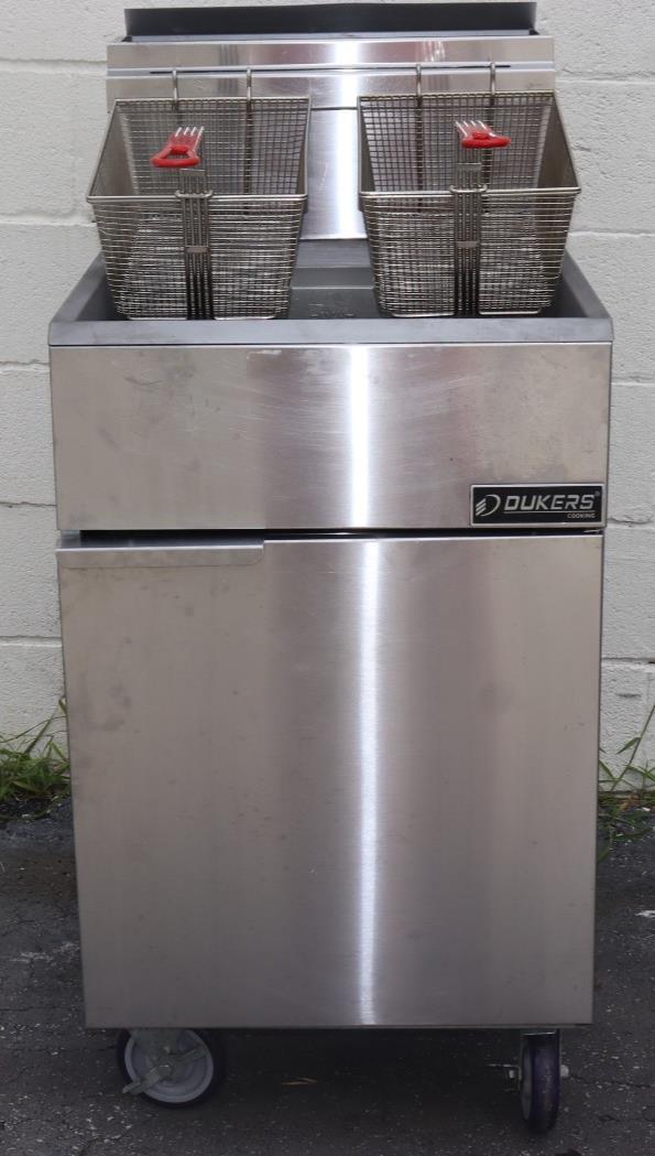 DUKERS DCF5-NG DEEP FRYER 75 POUND 21" WIDE 5 TUBE NAT GAS WITH CASTORS