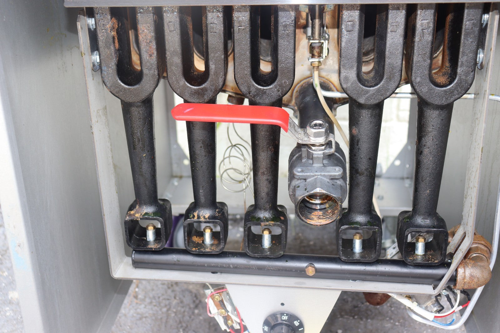 DUKERS DCF5-NG DEEP FRYER 75 POUND 21" WIDE 5 TUBE NAT GAS WITH CASTORS