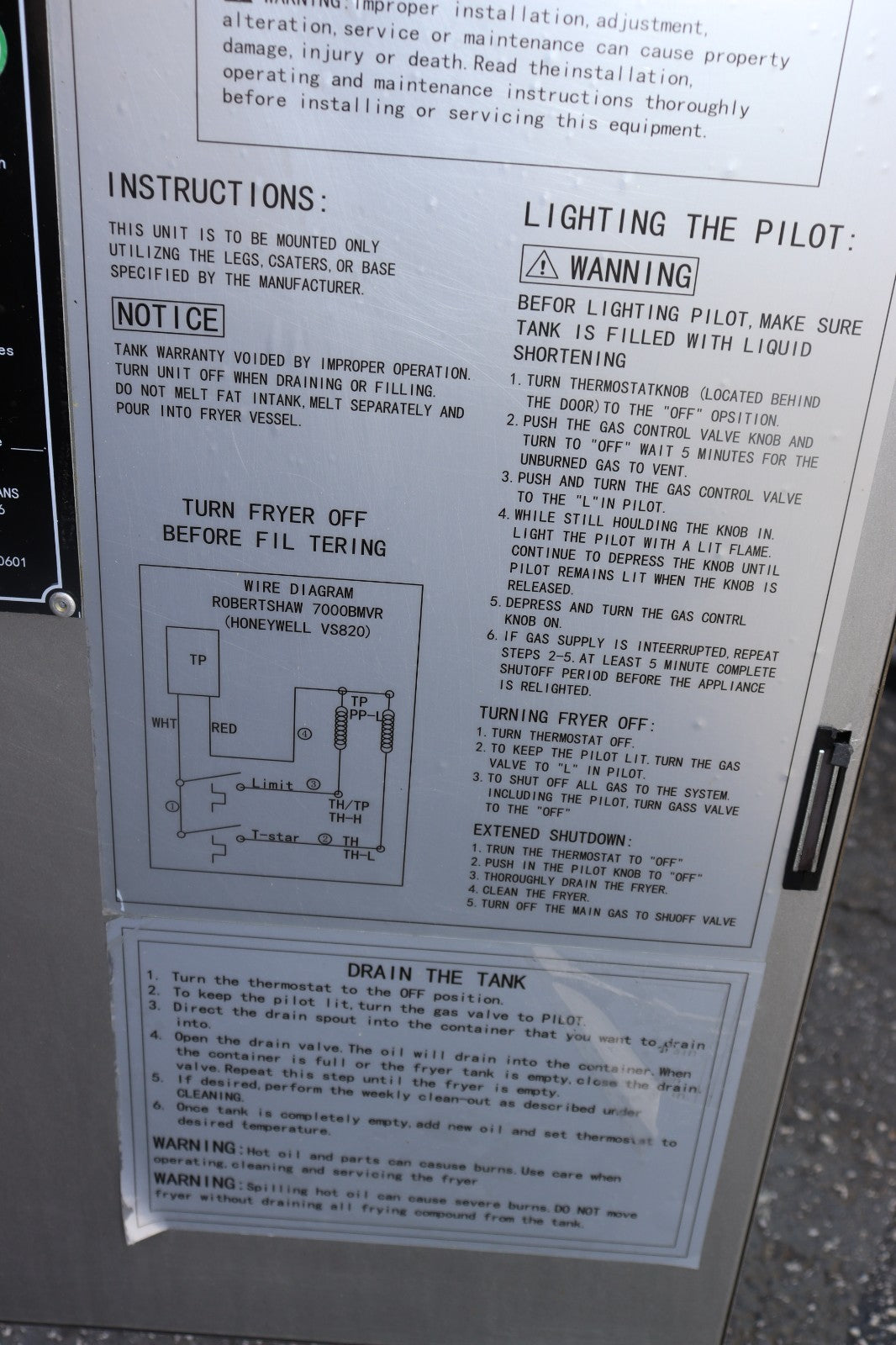 DUKERS DCF5-NG DEEP FRYER 75 POUND 21" WIDE 5 TUBE NAT GAS WITH CASTORS