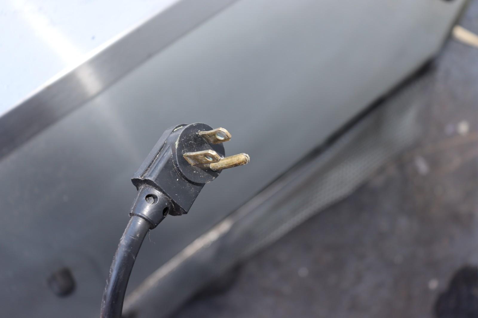 True TUC-36-LP Undercounter Low Profile 2 Door Cooler, Clean