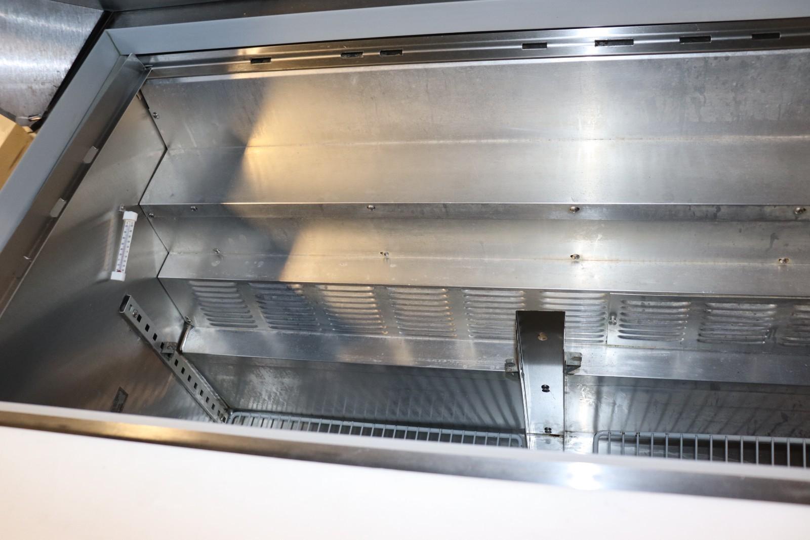 Victory Refrigeration VUR-72-18 Commercial Sandwich/Salad Prep Table, 3 Door