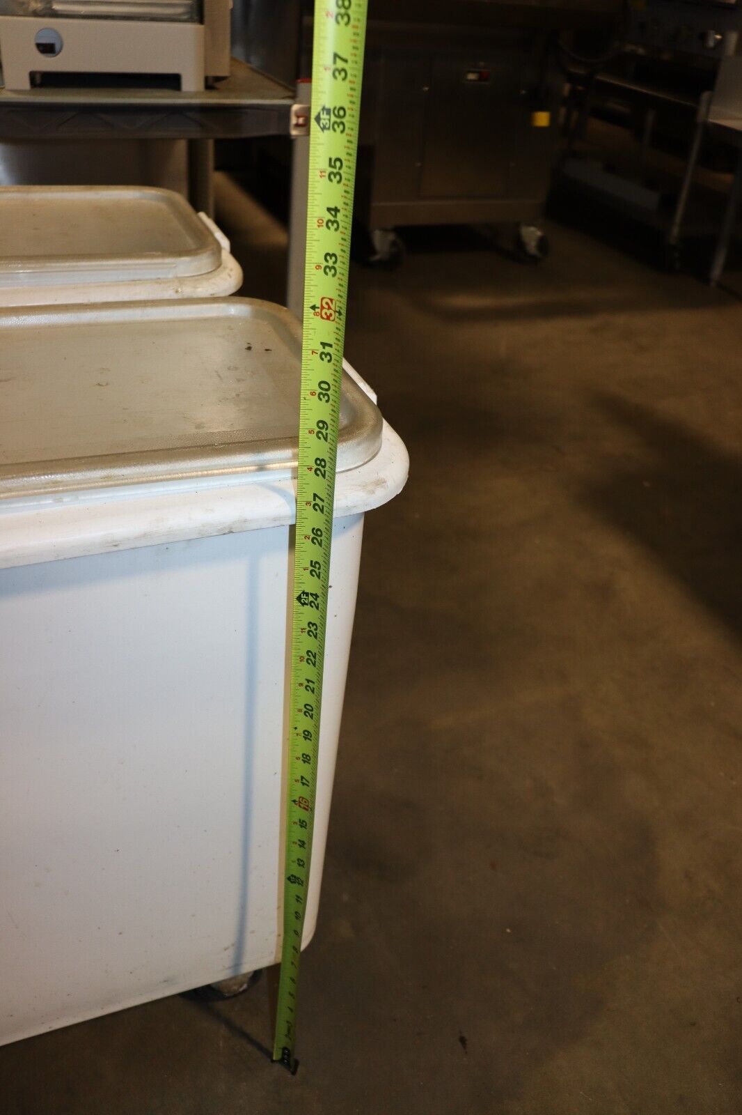 Rubbermaid Commercial FG360088WHT 400 Cup Mobile Ingredient Bin, Flour, Used