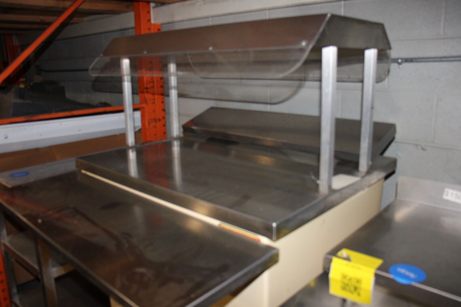 SERVING STATION WITH SNEEZE GUARD, NON-HEATED