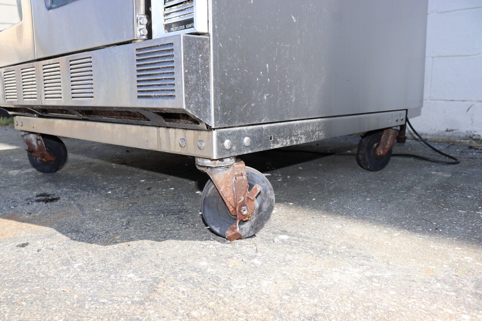 Market Forge M2700HEC Full Size Gas Convection Oven, Wheels, Used, Needs Racks