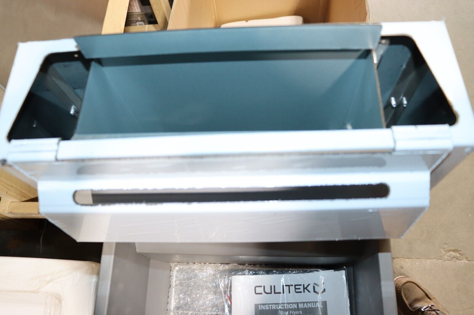 Culitek CULGF90NG 40 lbs Natural Gas Deep Fryer w/ Baskets and Accessories, NEW