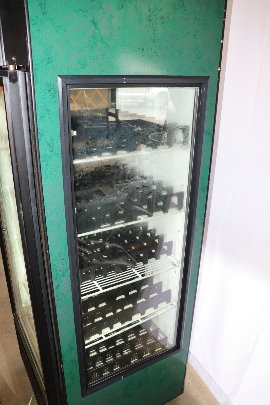 True GEM-26 Single Glass Door Refrigerator, Glass Sides, w/ Spring Loaders CLEAN