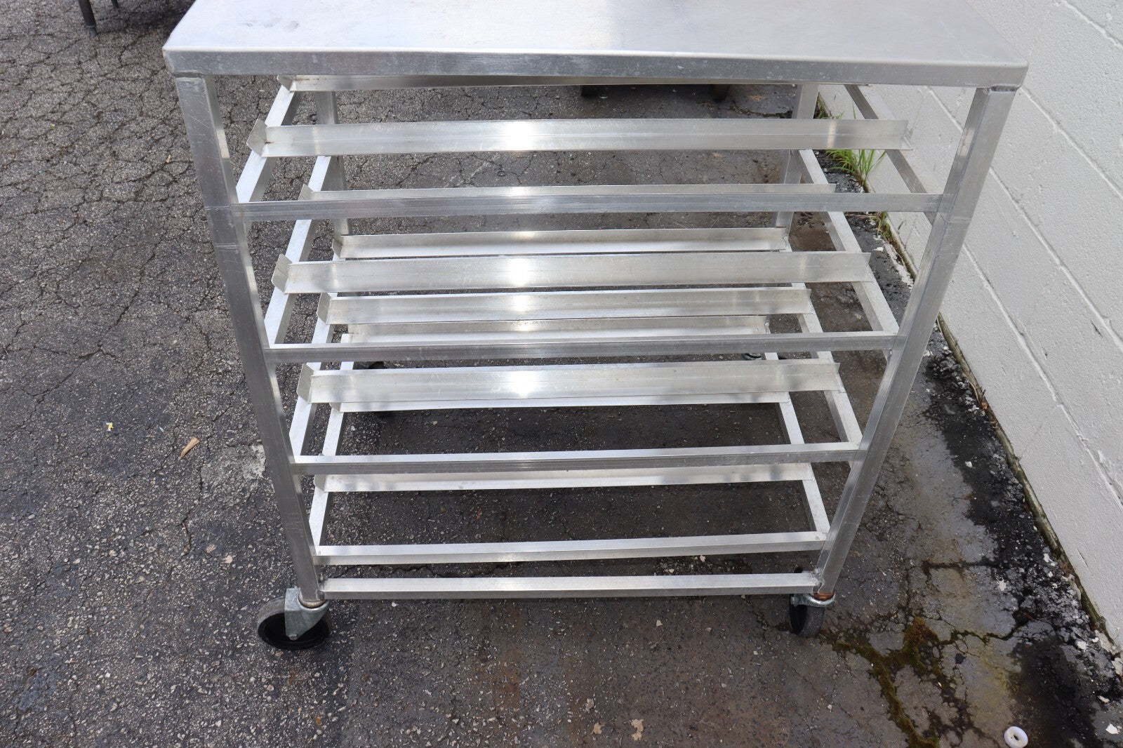 Channel Manufacturing CSR-4M Aluminum Top Mobile Can Rack - 72 #10 cans