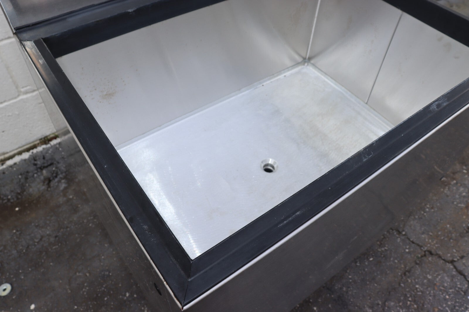 Choice by Glastender C-IBA-24-CP10, 24" x 19" Ice Well w/ 10 Circuit Cold Plate