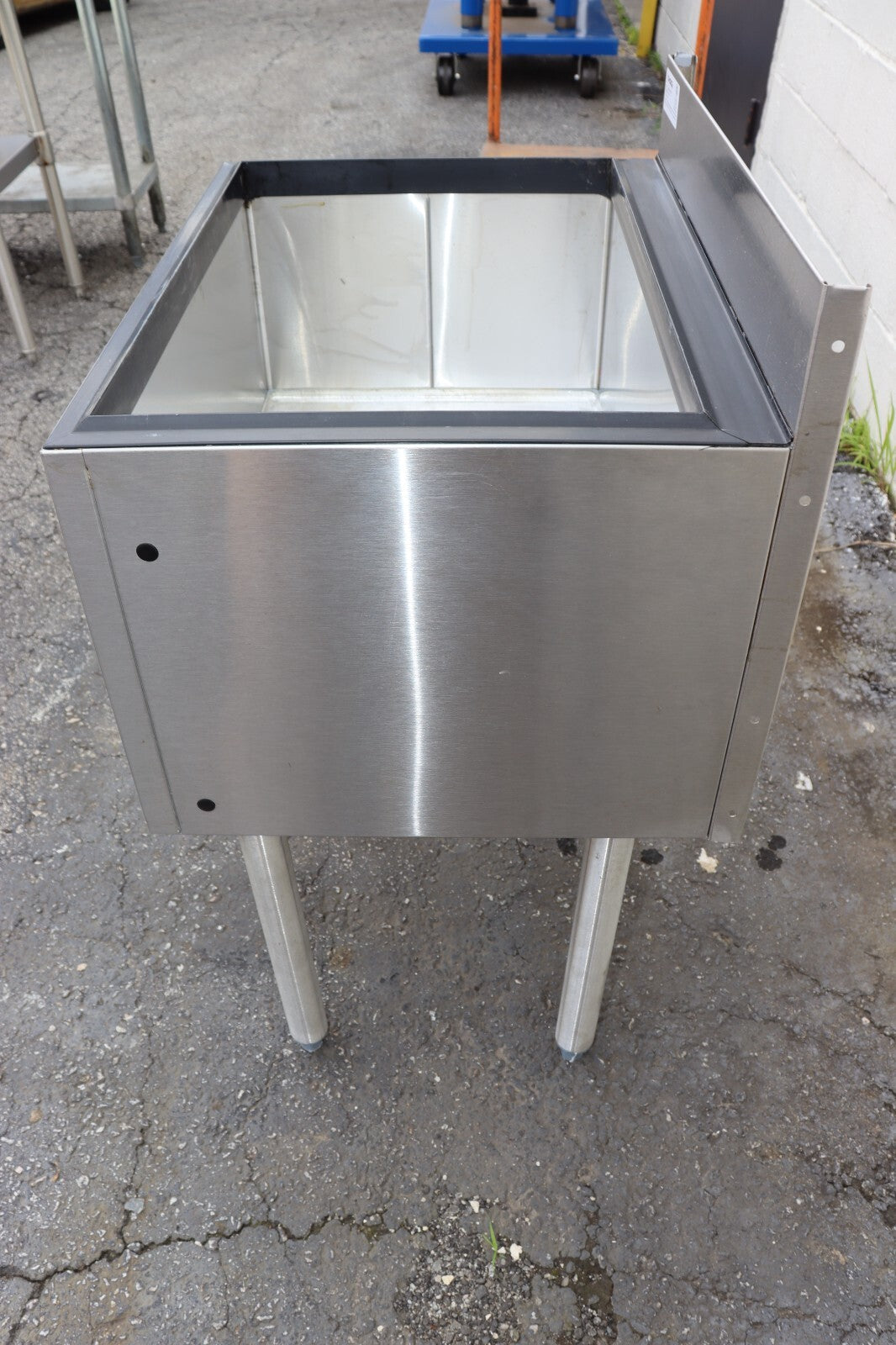 Choice by Glastender C-IBA-24-CP10, 24" x 19" Ice Well w/ 10 Circuit Cold Plate