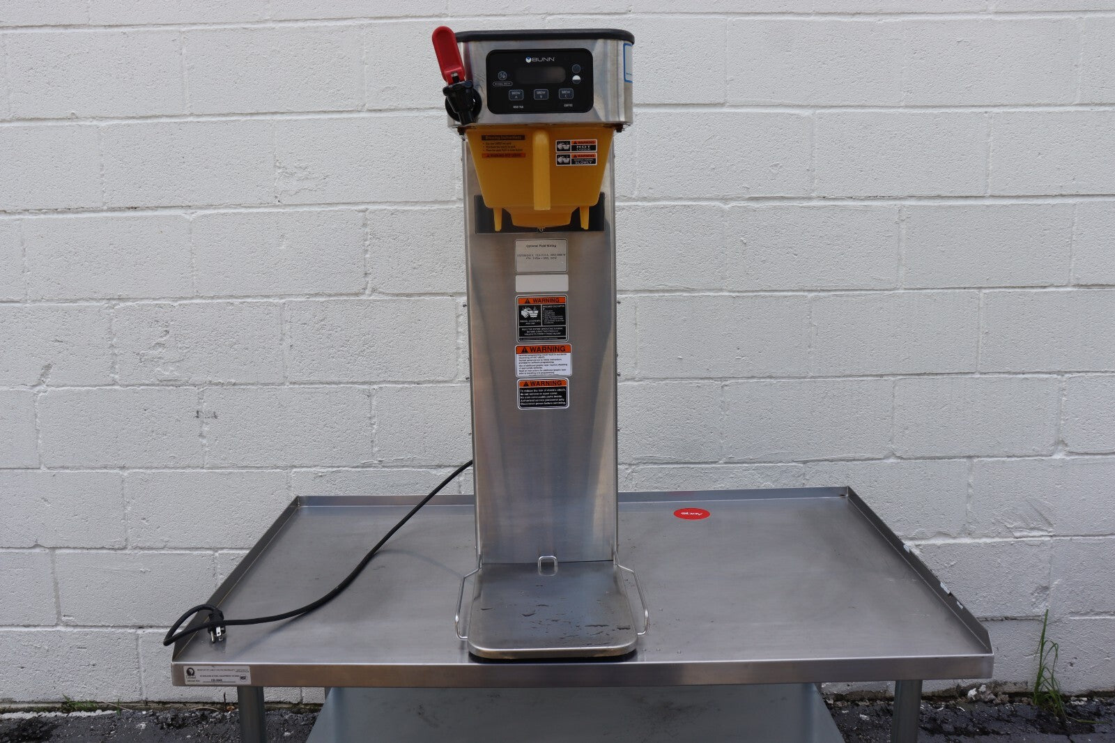 Bunn 52200.0102 ITCB-DV Infusion Coffee and Iced Tea Brewer Machine w/ Hot Water