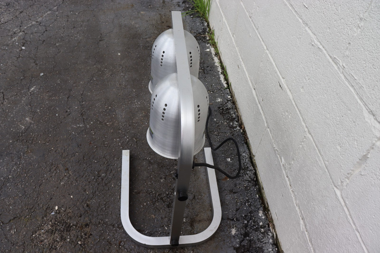 Aluminum Free Standing Heat Lamp with 2 Bulbs - 120V, 500W