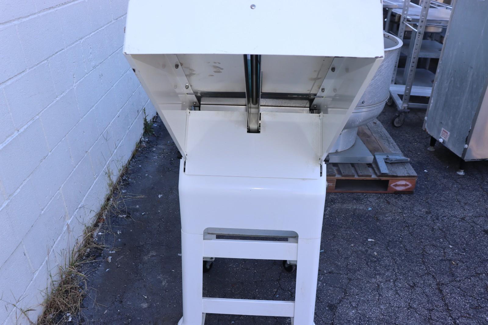 OLIVER 797-32NC 1/2" Slicing Feed Bread Loaf Slicer, Clean, SN:193737, w/ Wheels