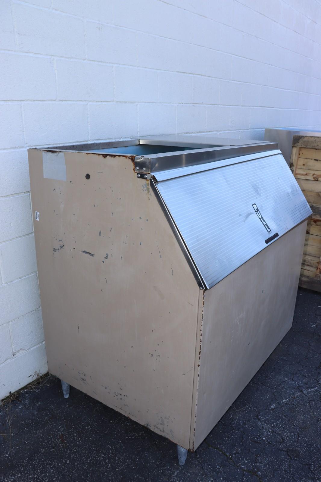 Large Storage Ice Bin, Tan Metal, Insulated, Used