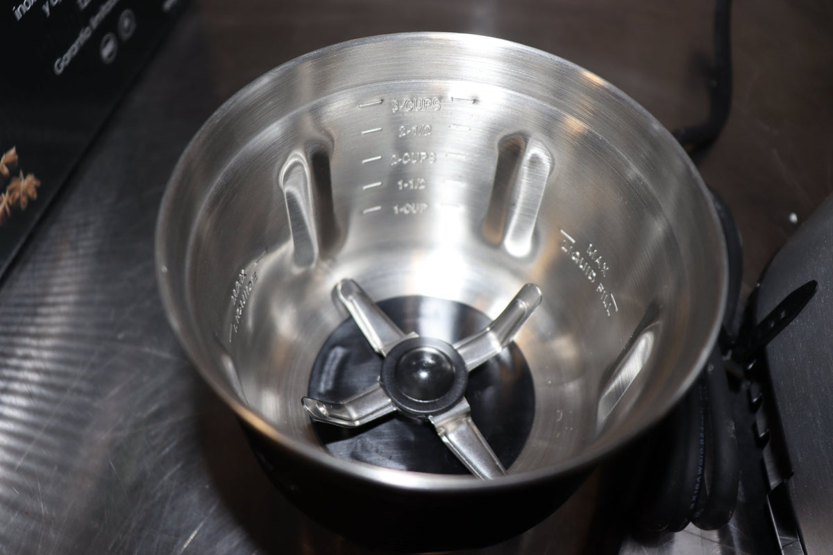 3 Cup Commercial Spice Grinder, Waring WSG60, 120V - NMB Restaurant Equipment