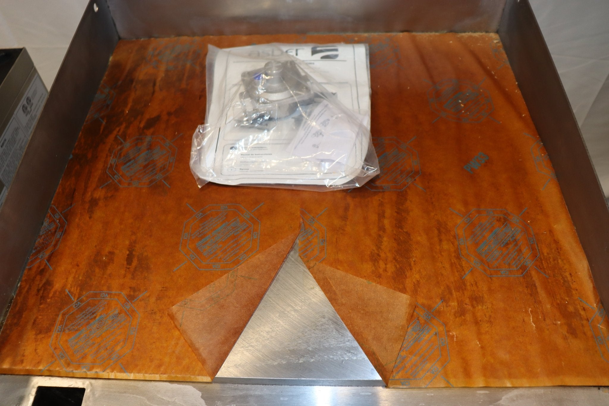 Asber AEMG 24 H 24" W Stainless Steel Natural Gas Manual Countertop Griddle, 60k BTU - NMB Restaurant Equipment