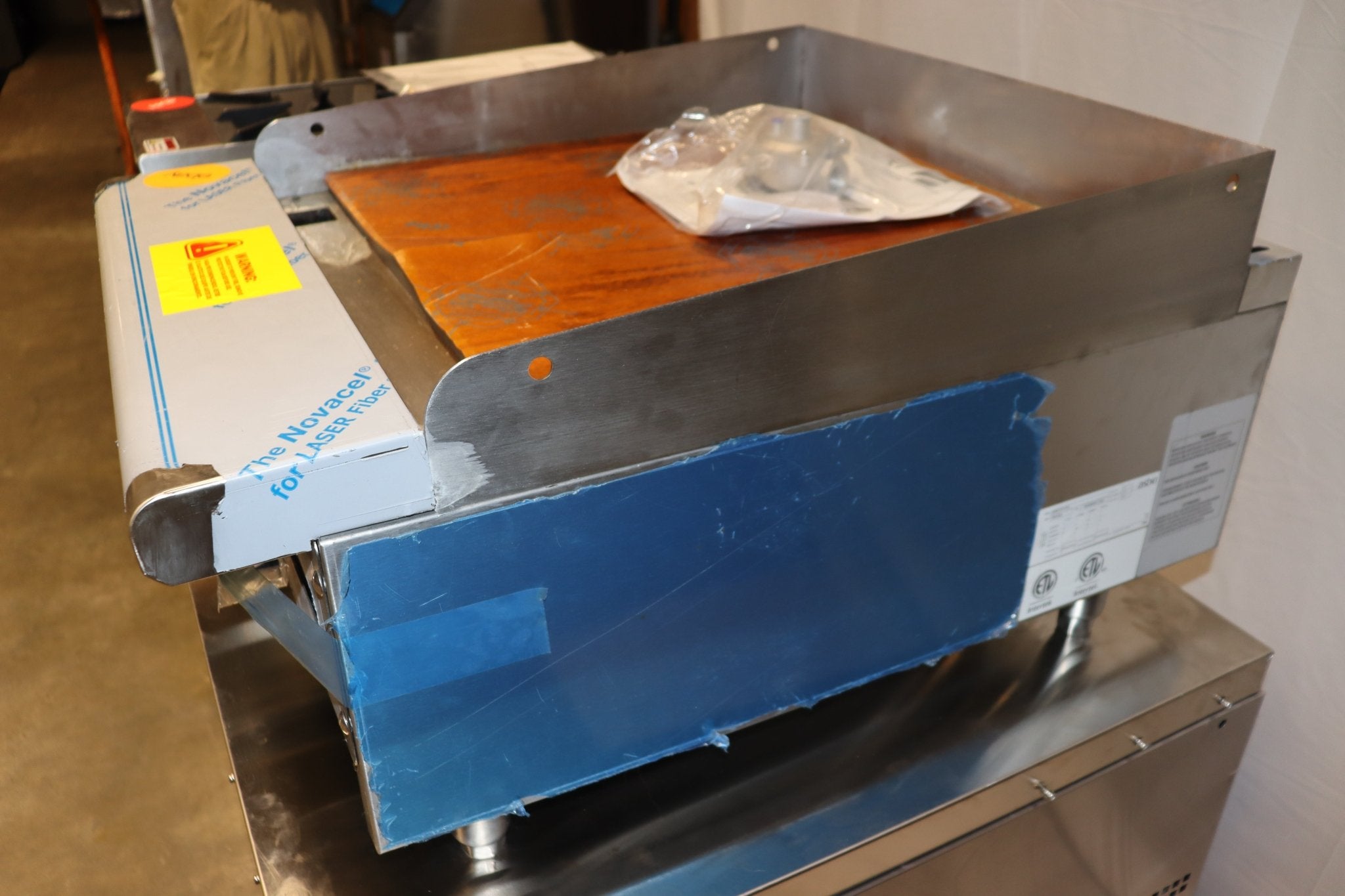 Asber AEMG 24 H 24" W Stainless Steel Natural Gas Manual Countertop Griddle, 60k BTU - NMB Restaurant Equipment