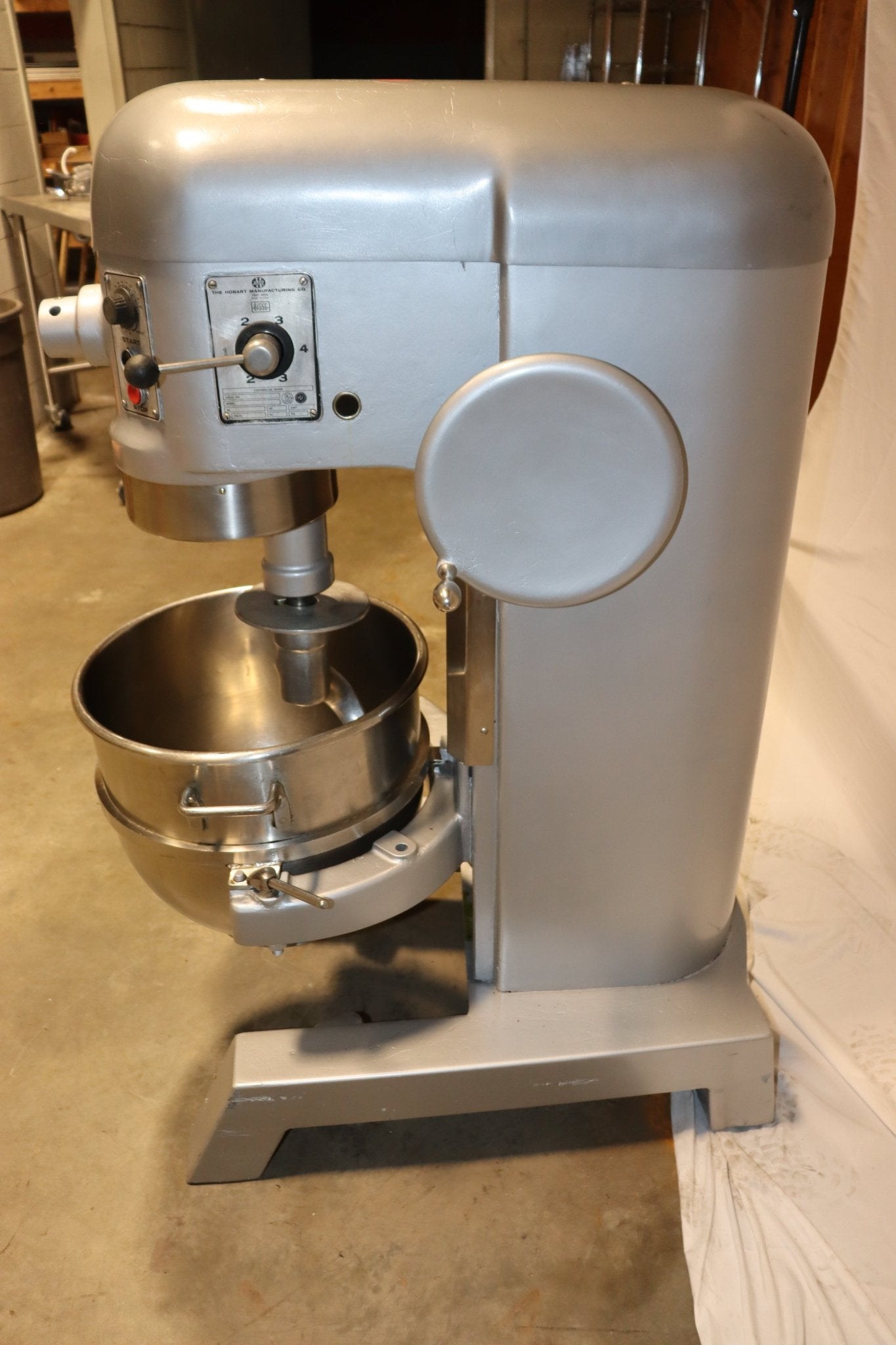 Hobart 60 Quart Mixer H-600-T w/ Bowl & Hook, 208/3, 1.5 HP - NMB Restaurant Equipment