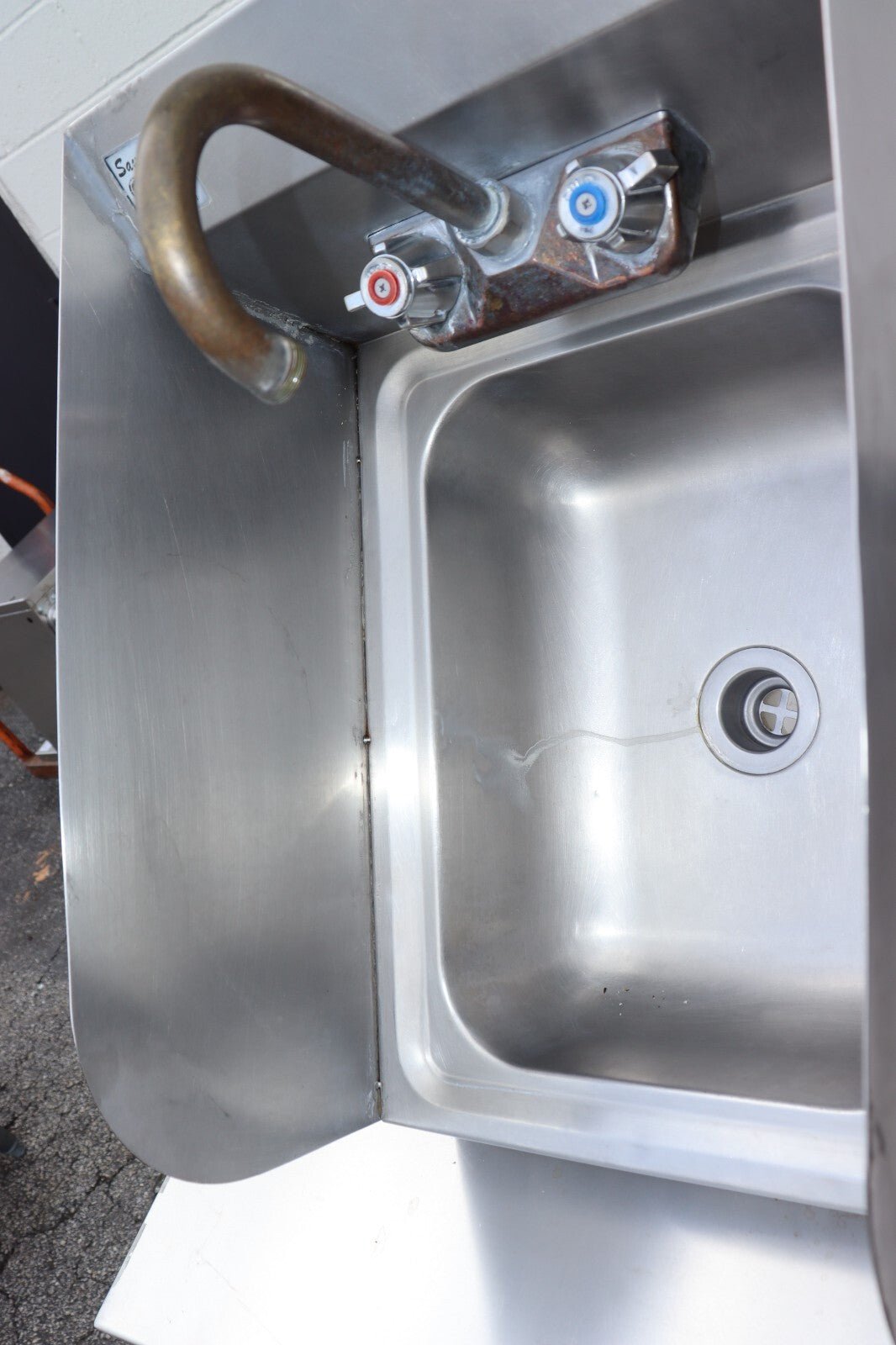 Space Saving Hand Sink with Splash Guards, 15" X 17" - NMB Restaurant Equipment
