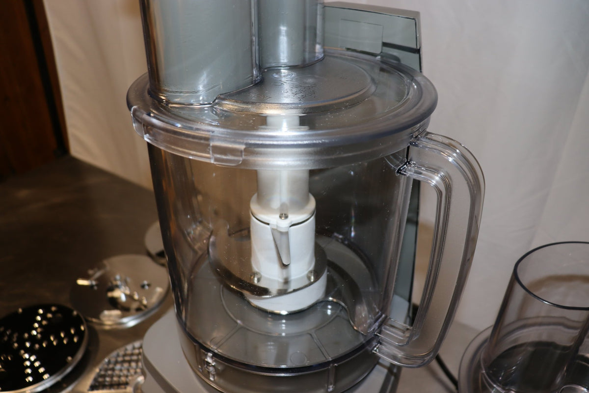 Waring FP2200 Combination Food Processor with 6 Qt. Clear Bowl, Continuous Feed & 2 Discs - NMB Restaurant Equipment