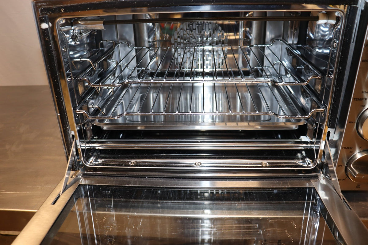 Waring WCO250X Quarter-Size Electric Countertop Convection Oven, 120V, 1,700W - NMB Restaurant Equipment