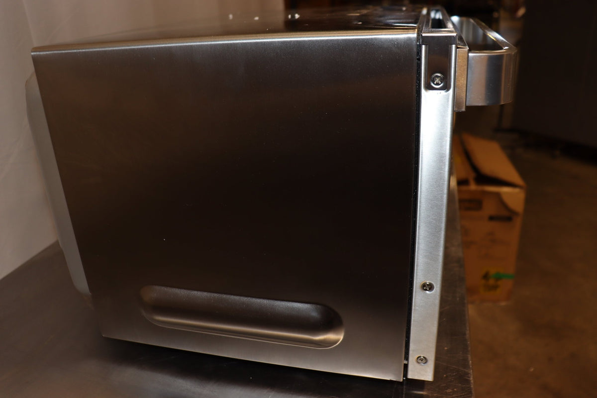 Waring WCO250X Quarter-Size Electric Countertop Convection Oven, 120V, 1,700W - NMB Restaurant Equipment