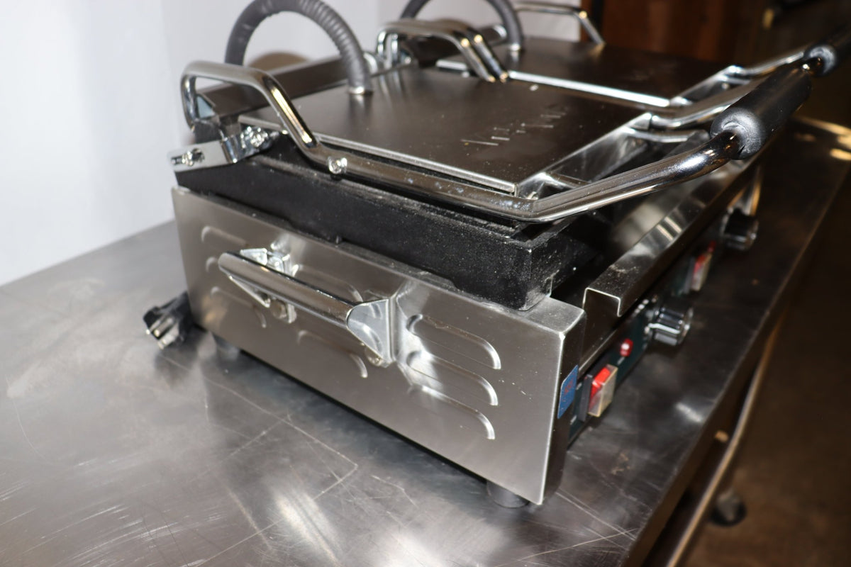 Waring WFG300 Tostato Supremo Smooth Top & Bottom Dual Panini Sandwich Grill, 240V, 3120W - NMB Restaurant Equipment