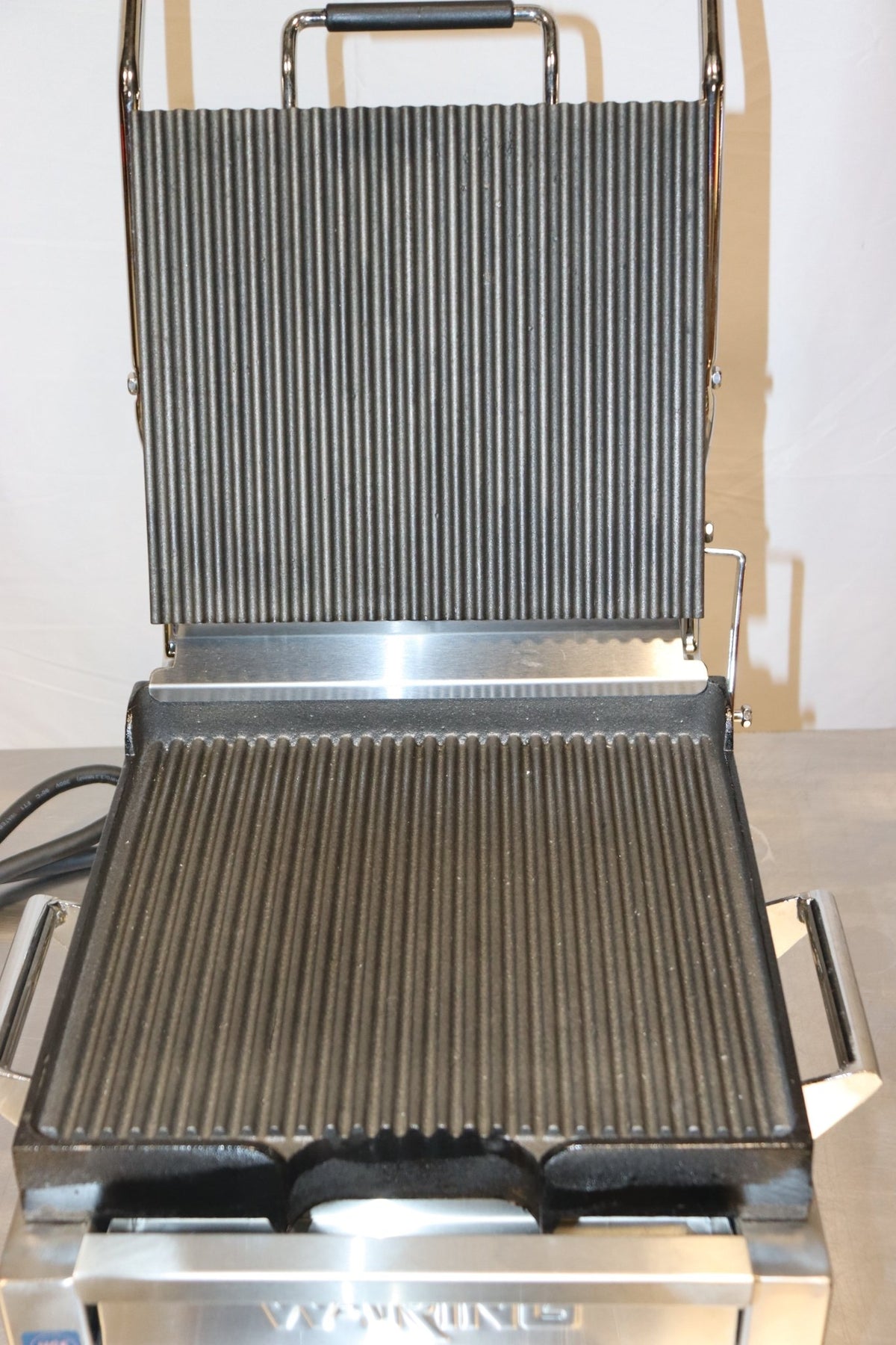 Waring WPG150 Panini Perfetto Grooved Top & Bottom Panini Grill, 120V, 1800W - NMB Restaurant Equipment