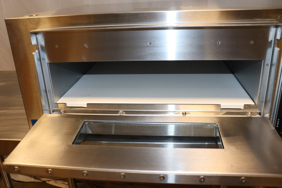 Waring WPO500 Electric Single Deck Countertop Pizza Oven, 120V, 1 Ph, 1,800W - NMB Restaurant Equipment