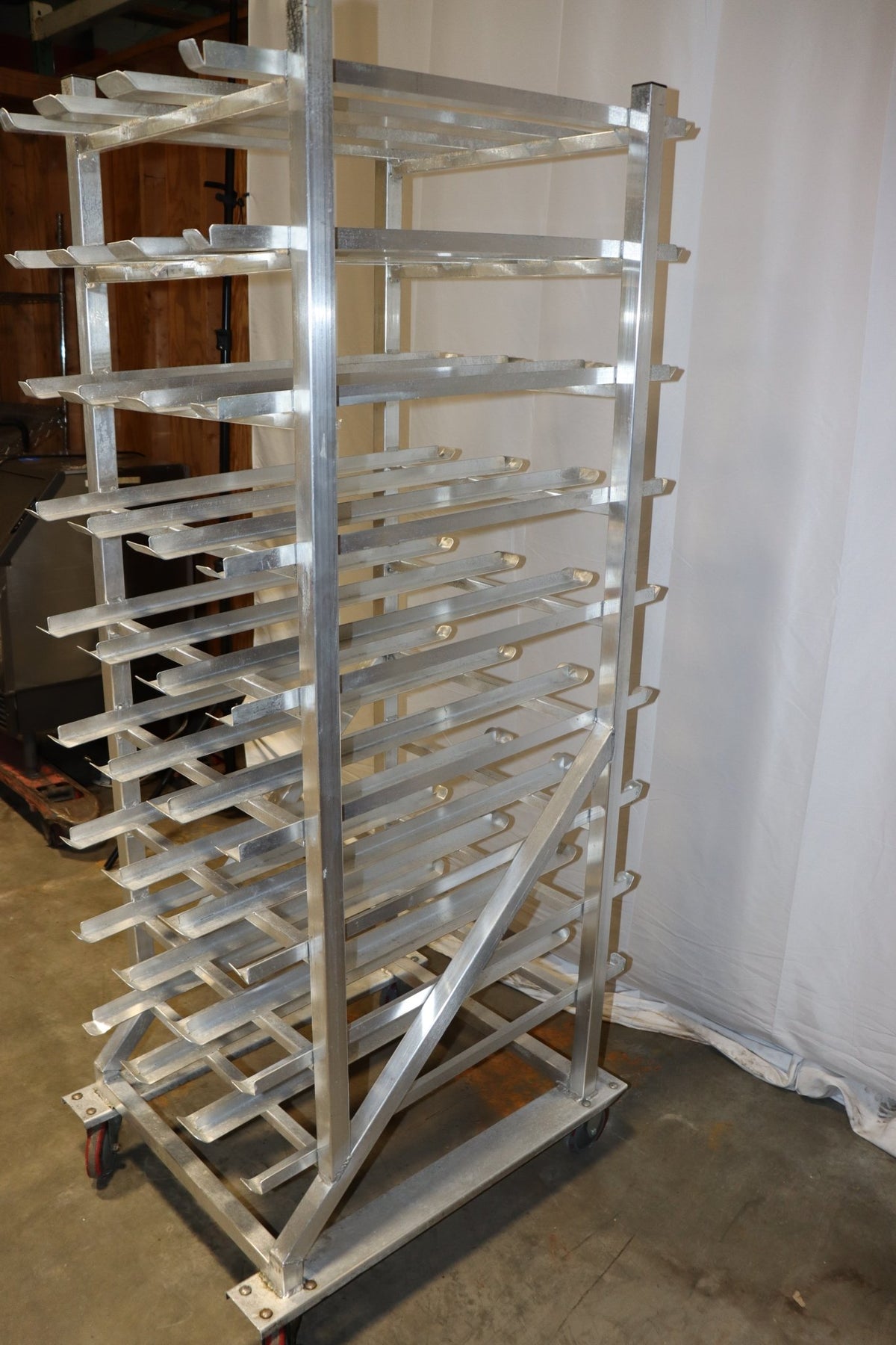 Winholt CR-162M Full Size Aluminum Mobile 10 and 5 Can Rack - NMB Restaurant Equipment