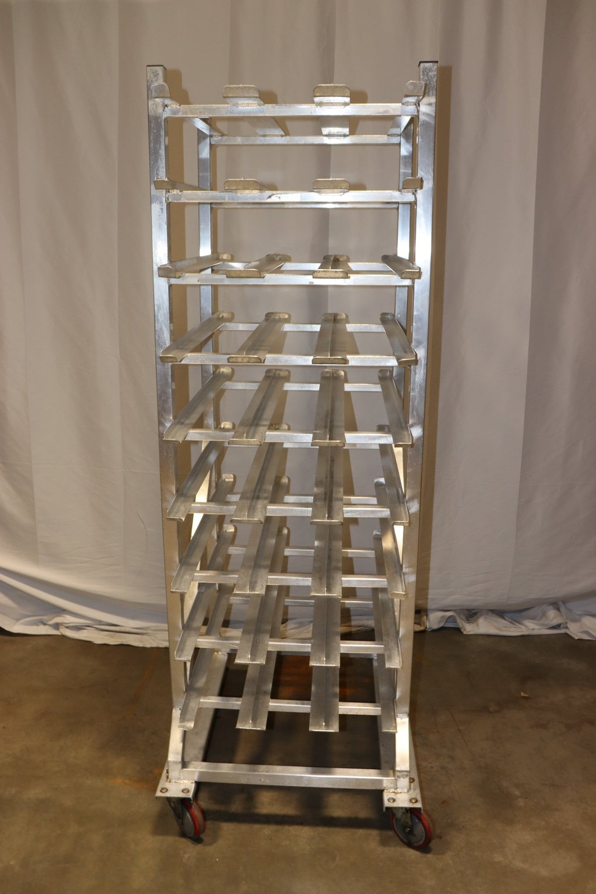 Winholt CR-162M Full Size Aluminum Mobile 10 and 5 Can Rack - NMB Restaurant Equipment