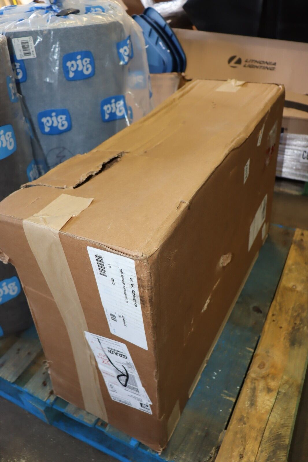 Metro Commercial Restaurant 36" Plastic Dunnage Rack  1,500 lb Capacity