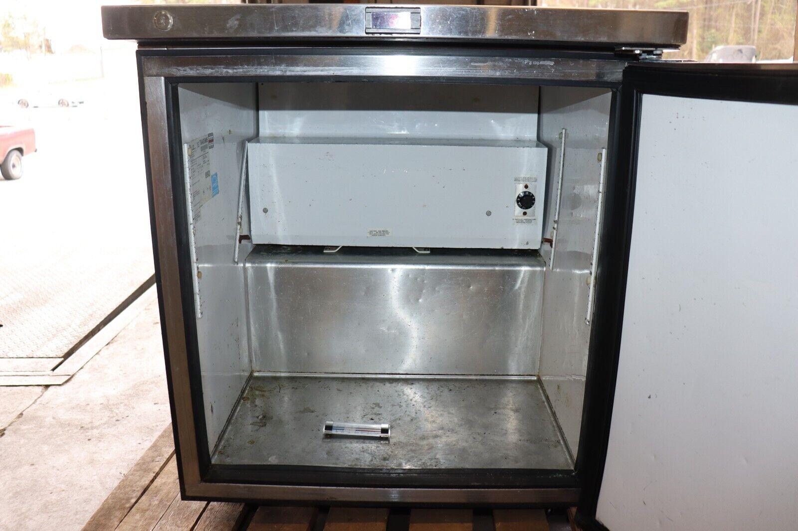 True TUC-27-LP  27 in Undercounter Cooler Stainless Steel w/ Digital Display