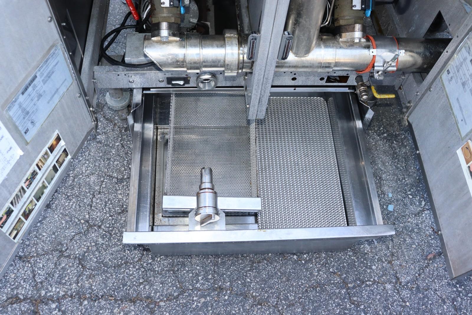 Pitco Electric 208V 3 Phase, 50 lbs, 3 Pot, SEH50, w/ Filtration System, CLEAN