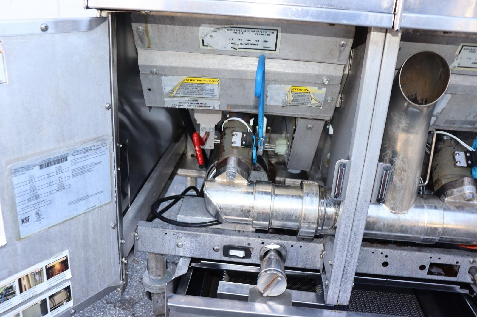 Pitco Electric 208V 3 Phase, 50 lbs, 3 Pot, SEH50, w/ Filtration System, CLEAN