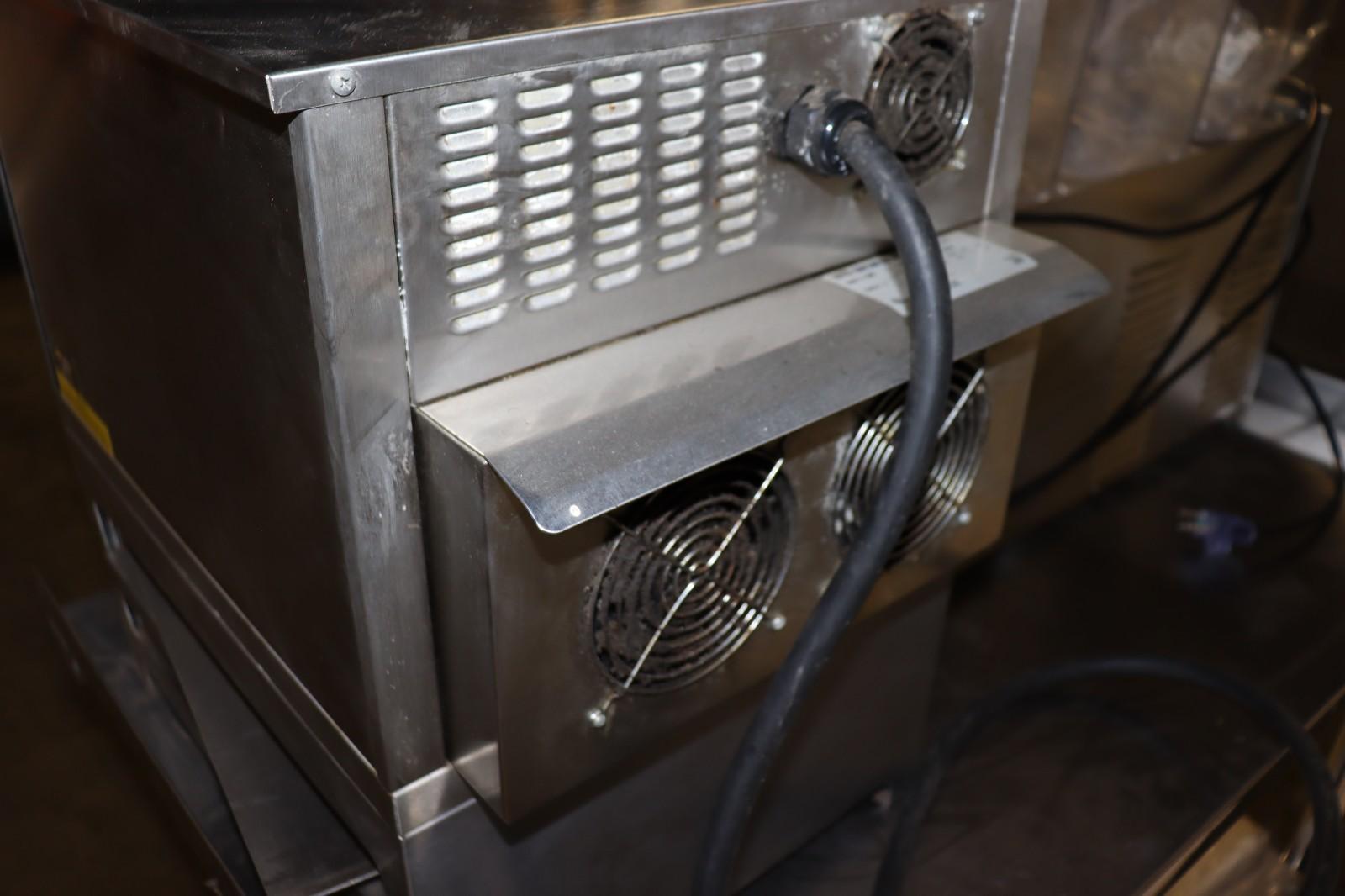 Hatco Model TF-2040R Thermo Finisher 3 Phase 208 Volt Countertop, w/ Trays