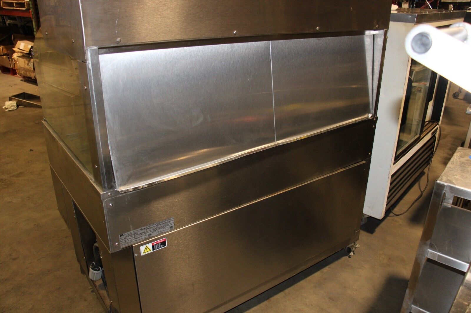 BKI HEATED FOOD SERVING STATION WITH GLASS SHIELD MHB-4